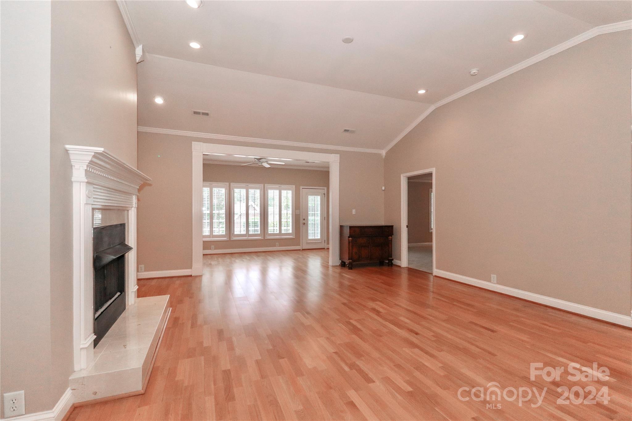 Queens Crest Townhouses - Residential