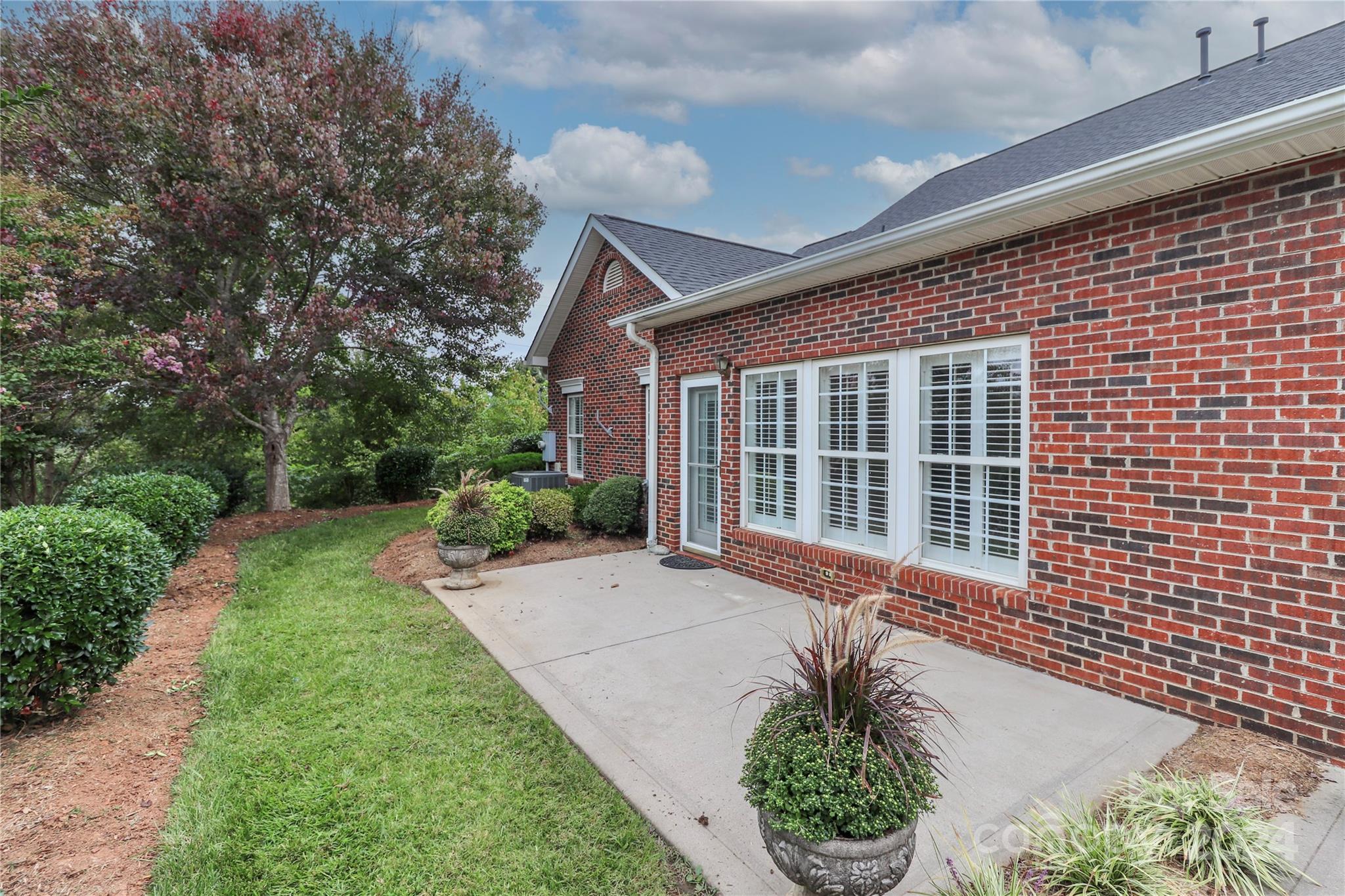 Queens Crest Townhouses - Residential