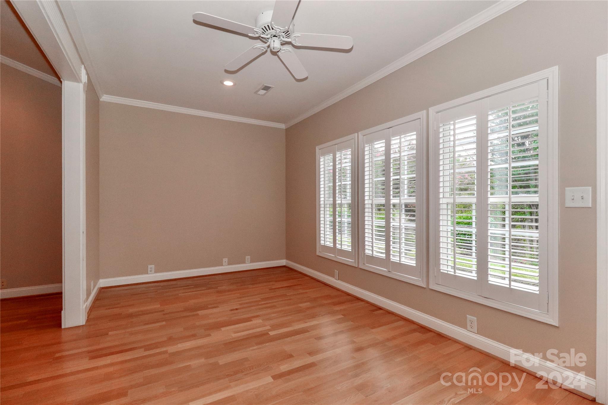 Queens Crest Townhouses - Residential