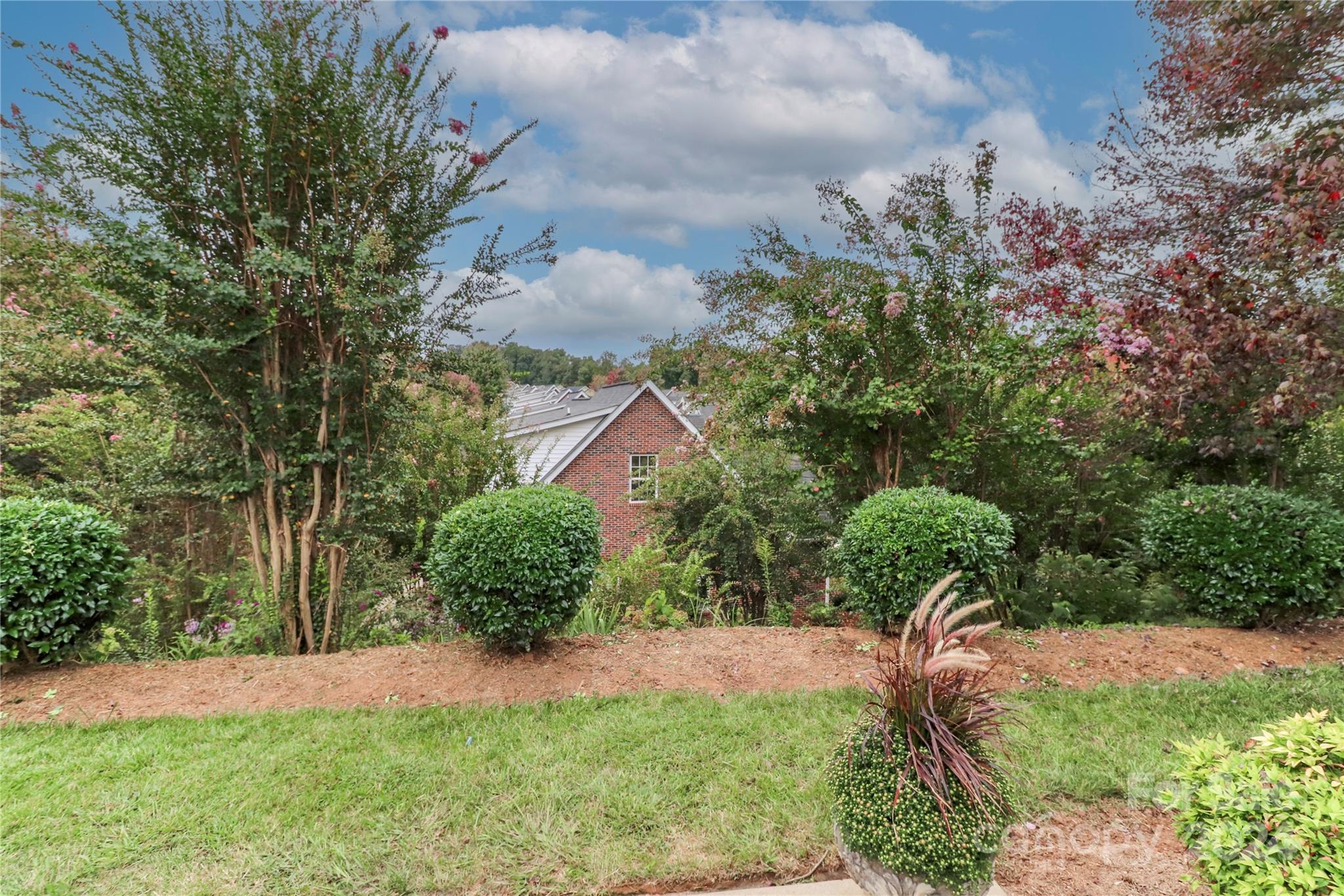 Queens Crest Townhouses - Residential