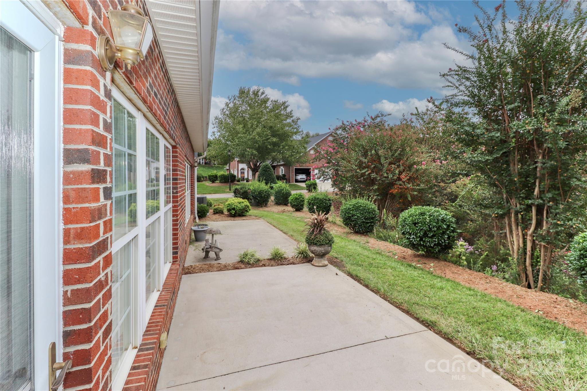 Queens Crest Townhouses - Residential