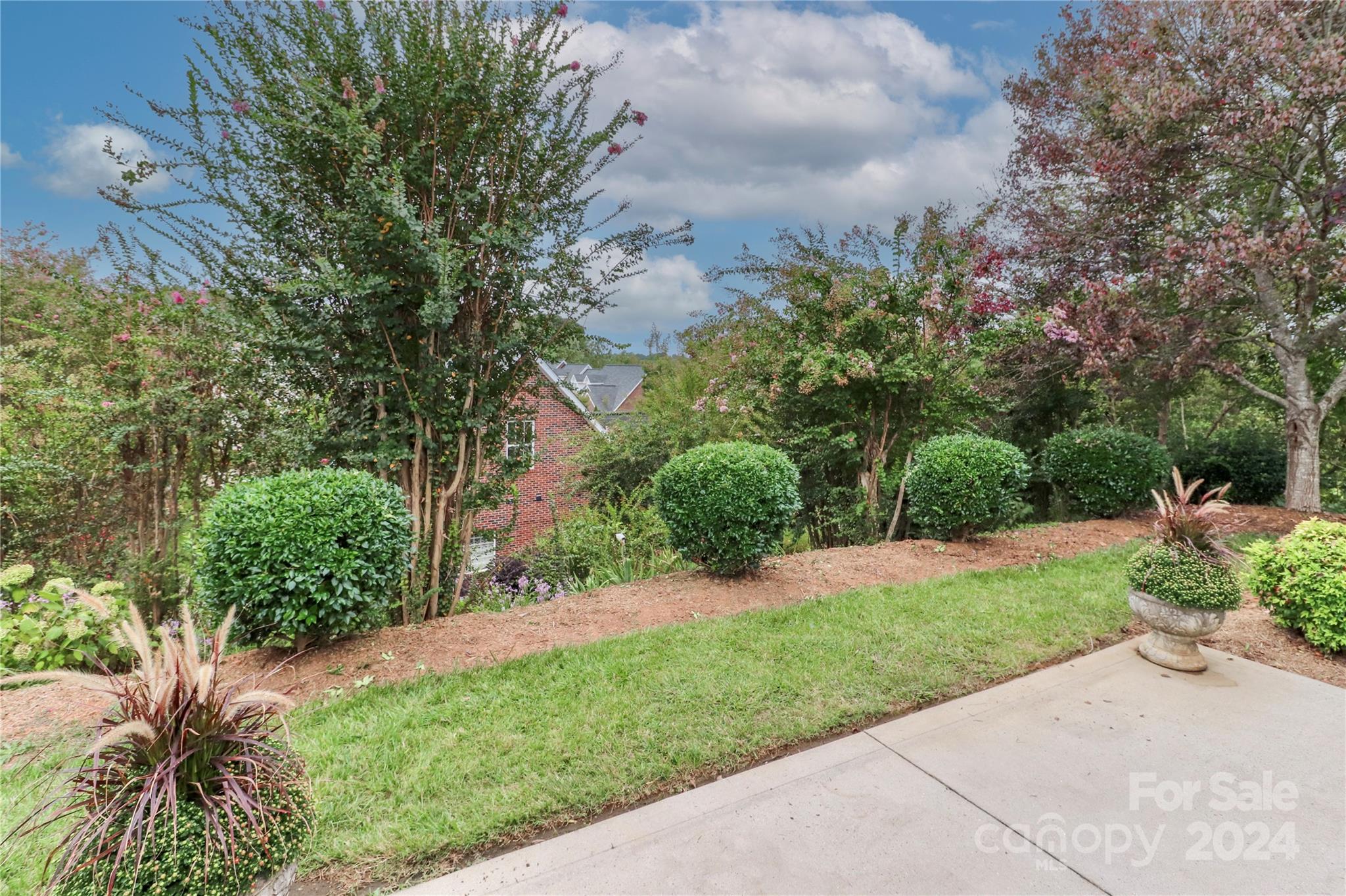 Queens Crest Townhouses - Residential