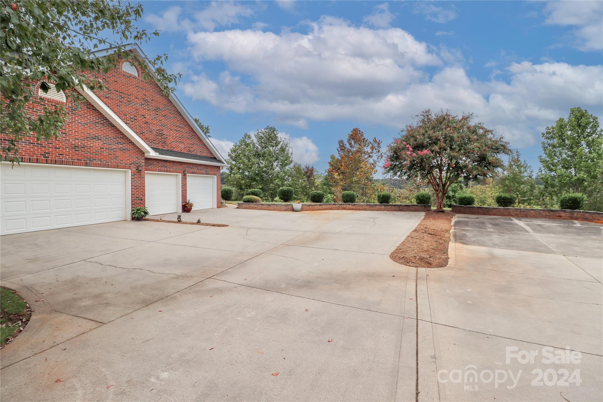Queens Crest Townhouses - Residential