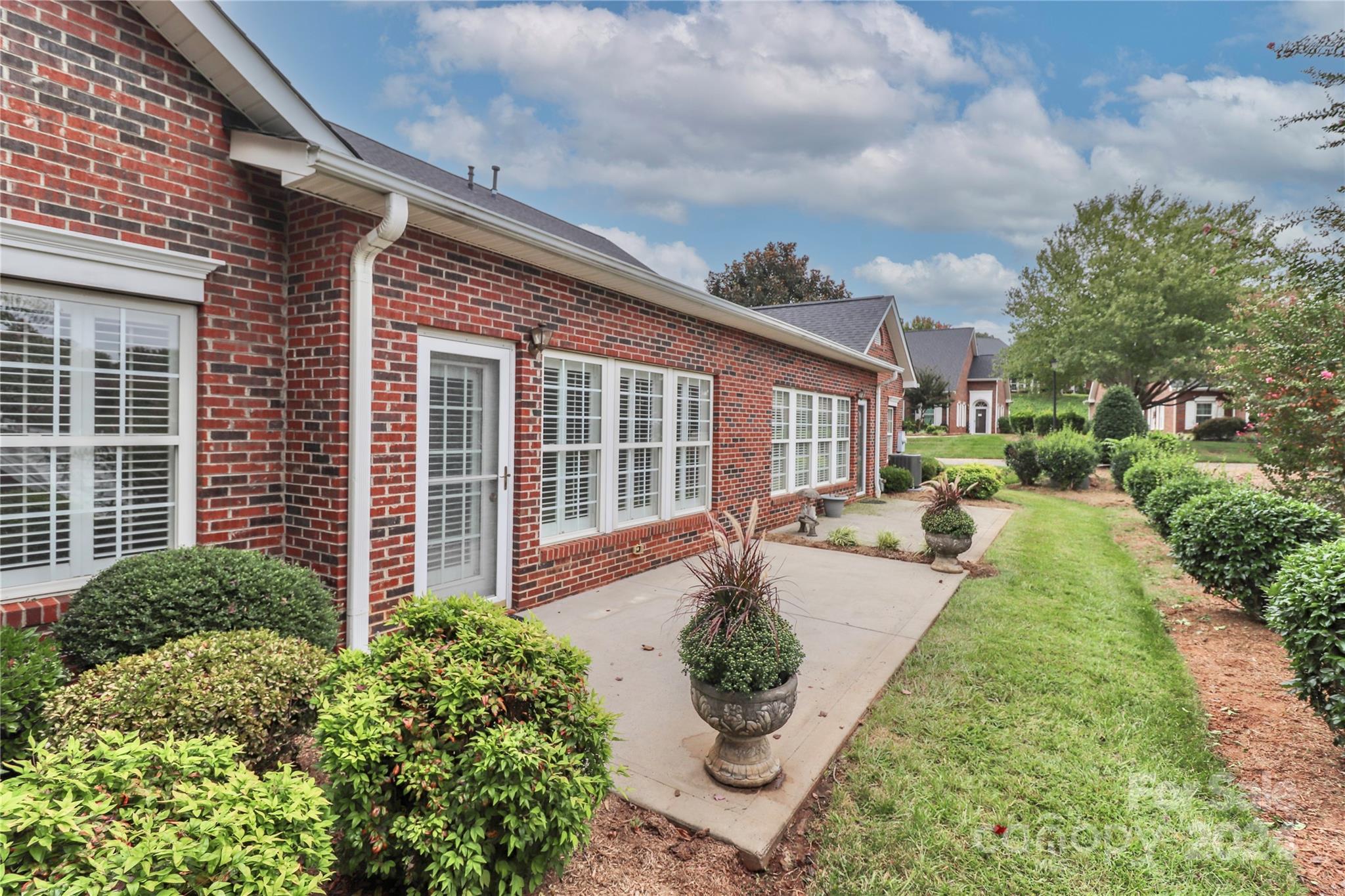 Queens Crest Townhouses - Residential