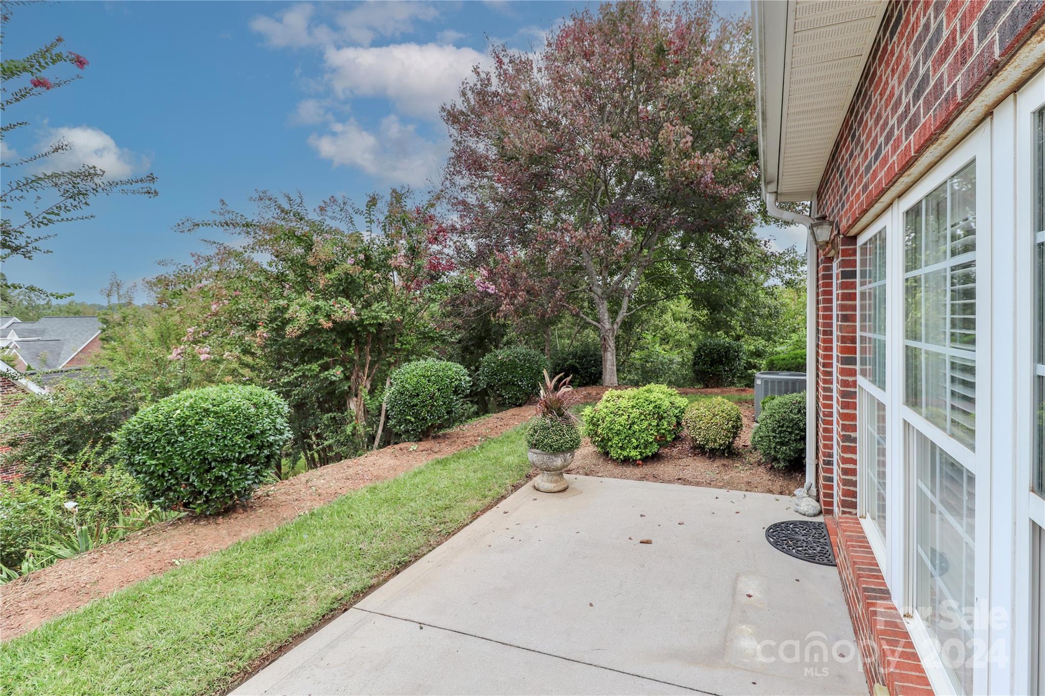 Queens Crest Townhouses - Residential