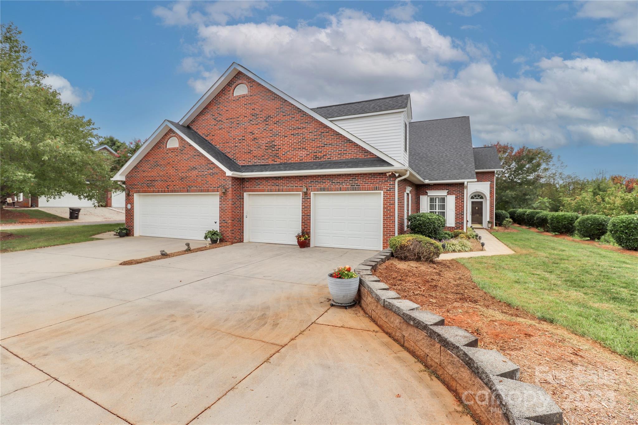 Queens Crest Townhouses - Residential