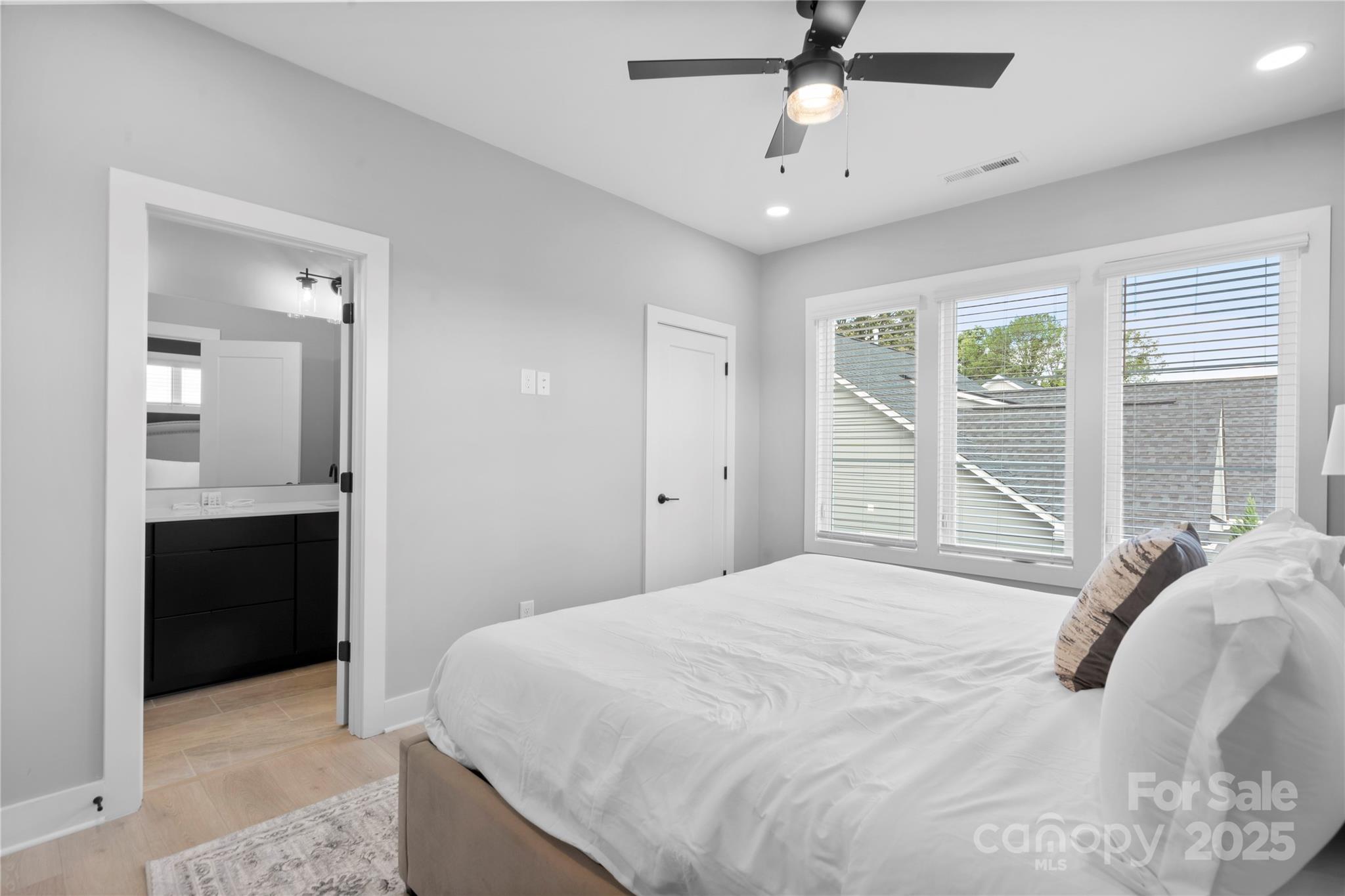 Charlotte, North Carolina 28217, United States, 3 Bedrooms Bedrooms, ,4 BathroomsBathrooms,Residential,Active,80026