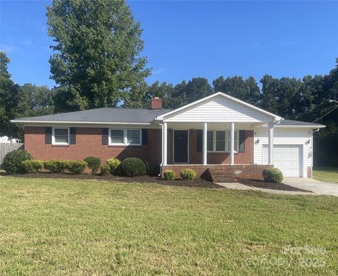 Photo of 6912 Landsford Road, Marshville, NC 28103 (MLS # 4299723) Photo of 6912 Landsford Road, Marshville, NC 28103 (MLS # 4299723)