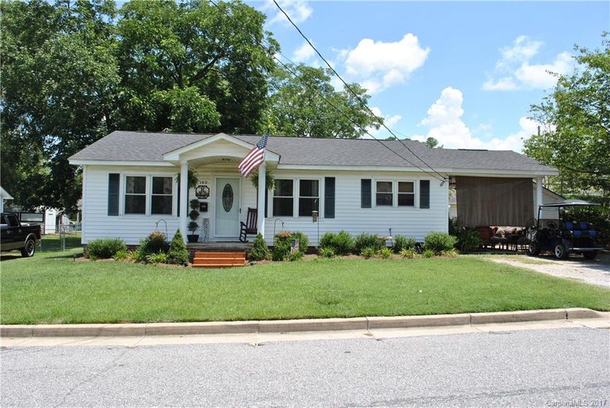 Immaculate doll house on quiet Clover street near schools, shopping & restaurants.  Beautiful bamboo flooring in the living areas and hallway.  Open, entertaining great room & kitchen w/movable island, granite countertops, tile backsplash, custom cabinets & all the kitchen stainless steel appliances remain.  Split bedroom floorplan.  Master Bedroom has En-Suite with granite countertop, area for dressing table, tub/shower & walk-in closet.  Spacious secondary bedrooms & hall bath.  Much more!!!