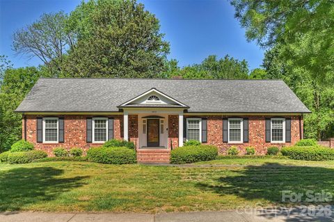Photo of 6800 Lancer Drive, Charlotte, NC 28226 (MLS # 4372096)