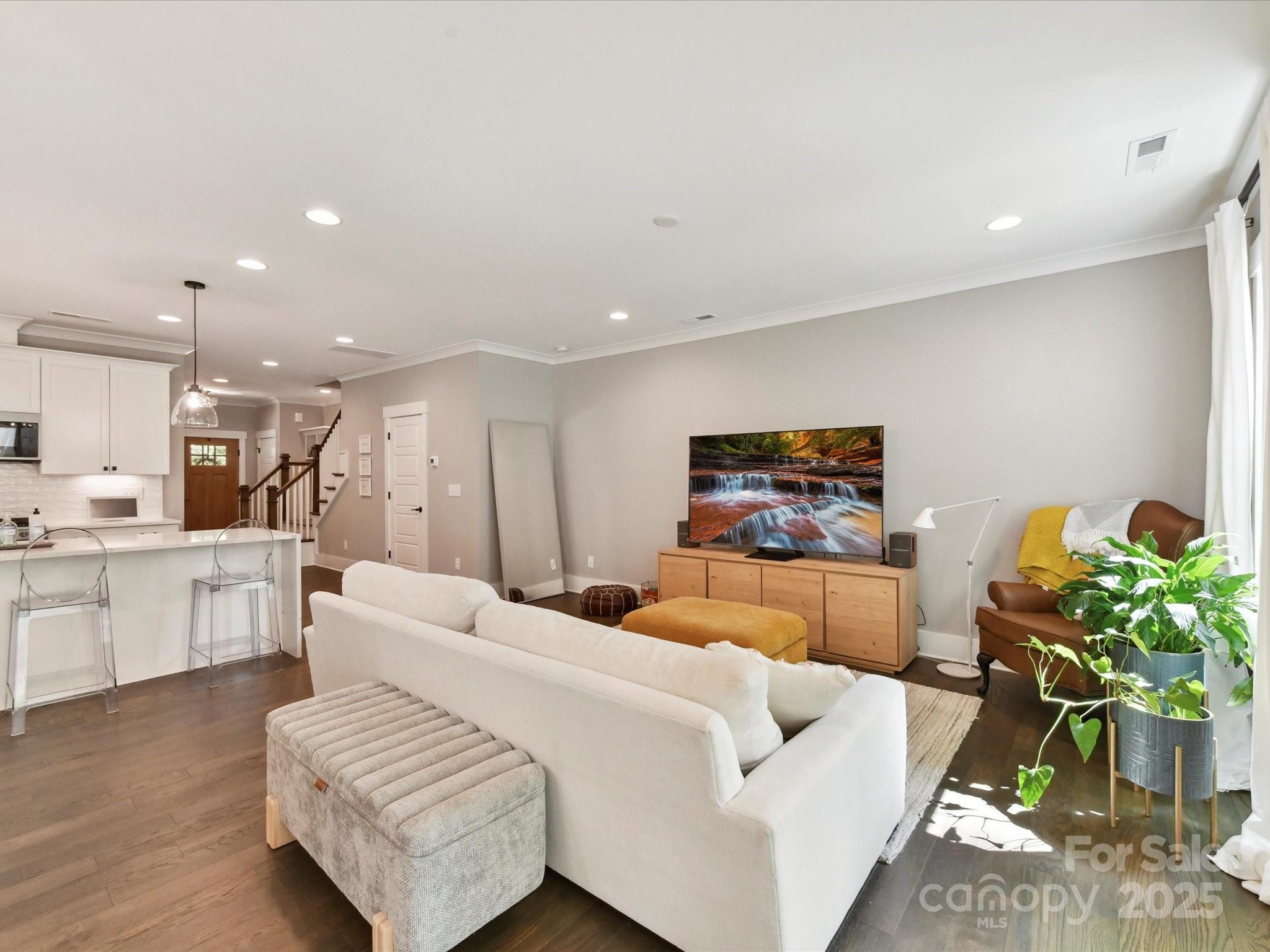 2517 Marlowe Avenue