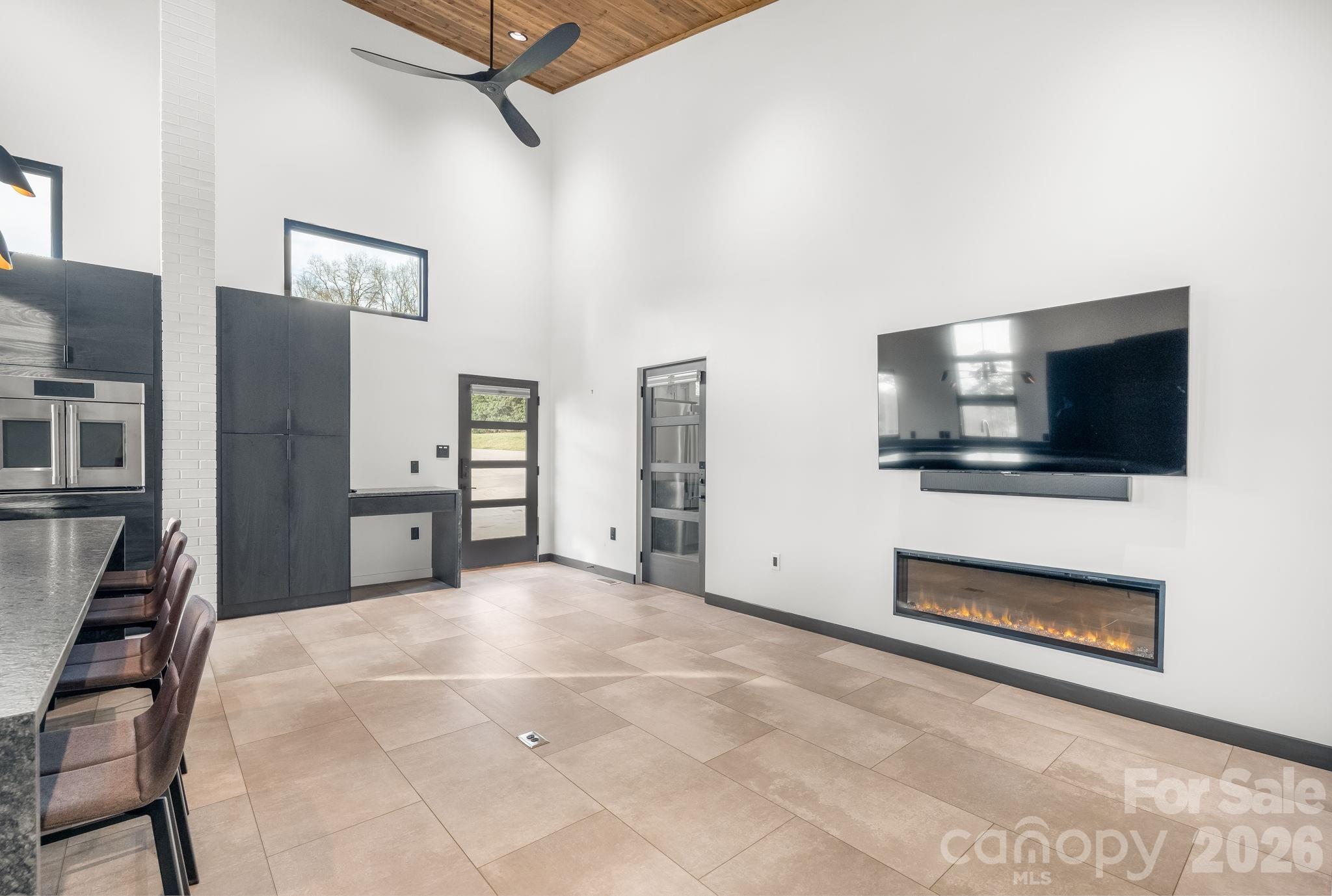 Country Club Acres - Residential Income