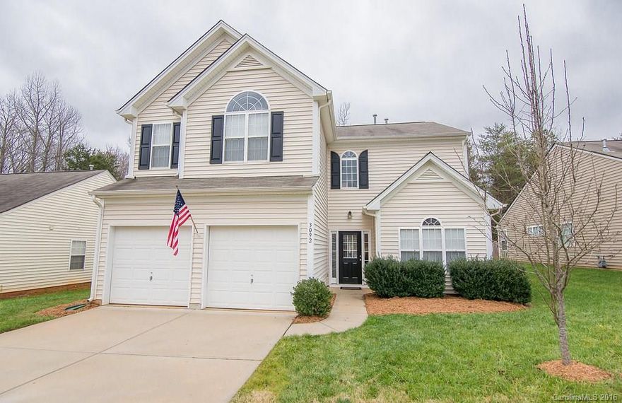 Sellers prefer a August close or Earlier close with a rent-back. MOVE IN READY! Three bedrooms and a large bonus room. Open floor plan with gourmet cabinet, granite counter, gas log fireplace, two story foyer, large wooded backyard. IMMACULATE, well maintained home. Breakfast area with sliding glass doors. Easy access to Shelly Mullis Road by access of Vance Baker Road.