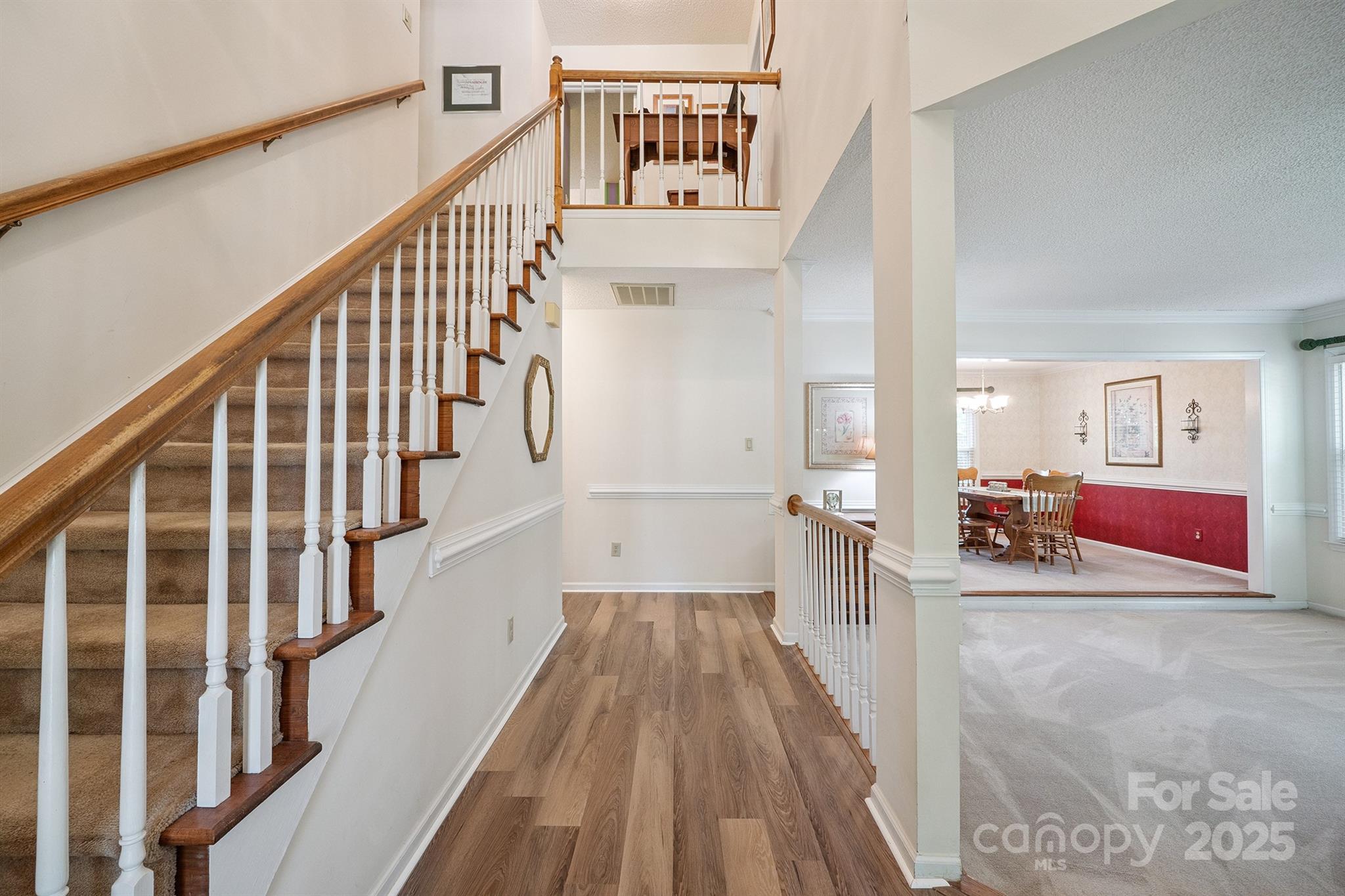 2729 Edgebrook Circle