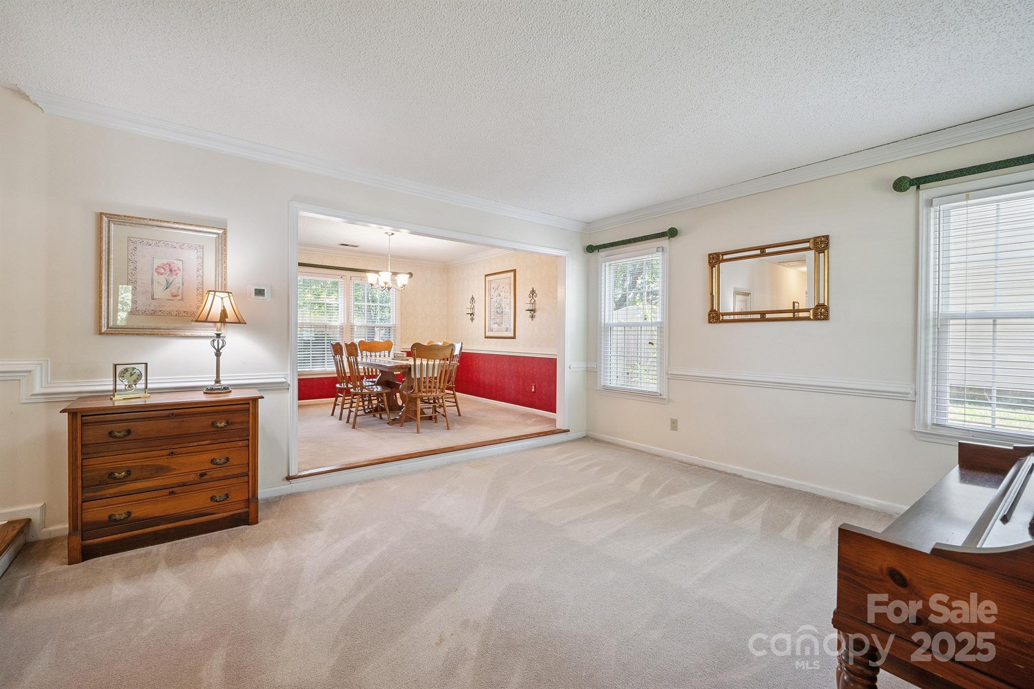 2729 Edgebrook Circle