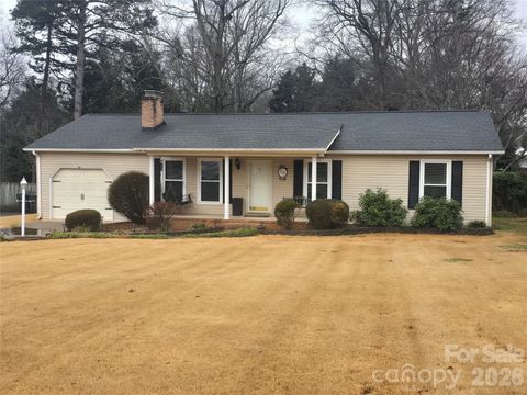 Photo of 2501 Castlewood Drive, Gastonia, NC 28056 (MLS # 4337991)