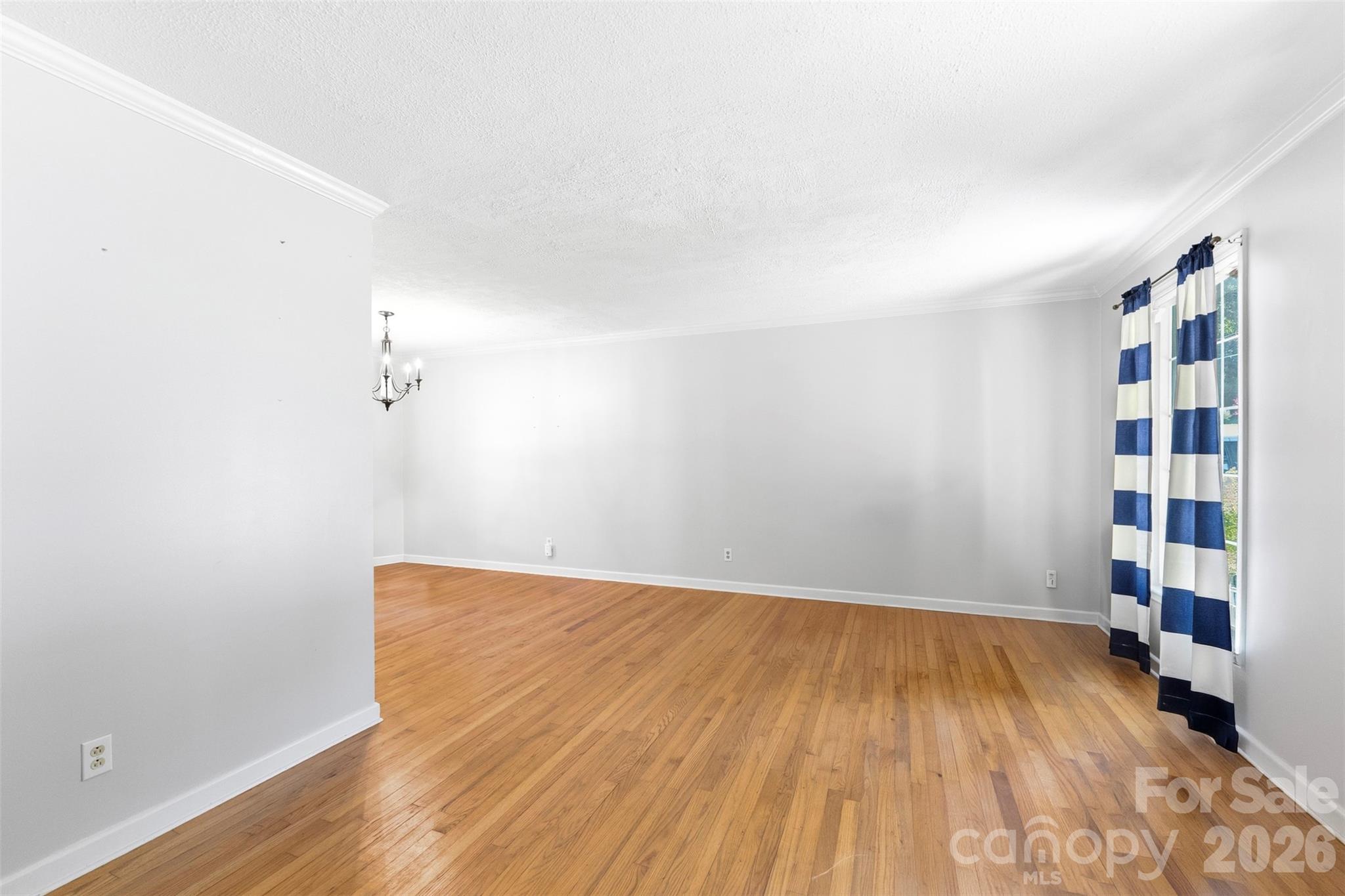 121 E Summersby Street