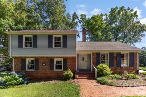 Photo of 121 E Summersby Street, Fort Mill, SC 29715 (MLS # 4388715)