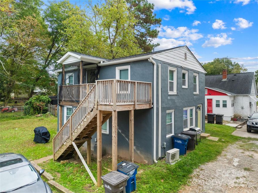 This duplex located in the heart of Statesville offers 2 units that are both 2 bed/1 bath. Great investment opportunity with both units currently leased on a month to month basis.