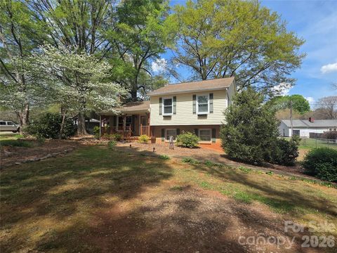 Photo of 4709 Oakwood Circle, Gastonia, NC 28056 (MLS # 4343156)