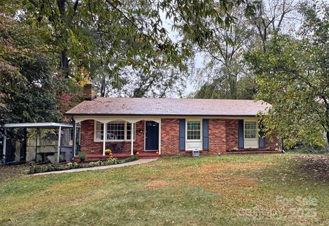 Photo of 3027 Telford Place, Charlotte, NC 28205 (MLS # 4316664) Photo of 3027 Telford Place, Charlotte, NC 28205 (MLS # 4316664)
