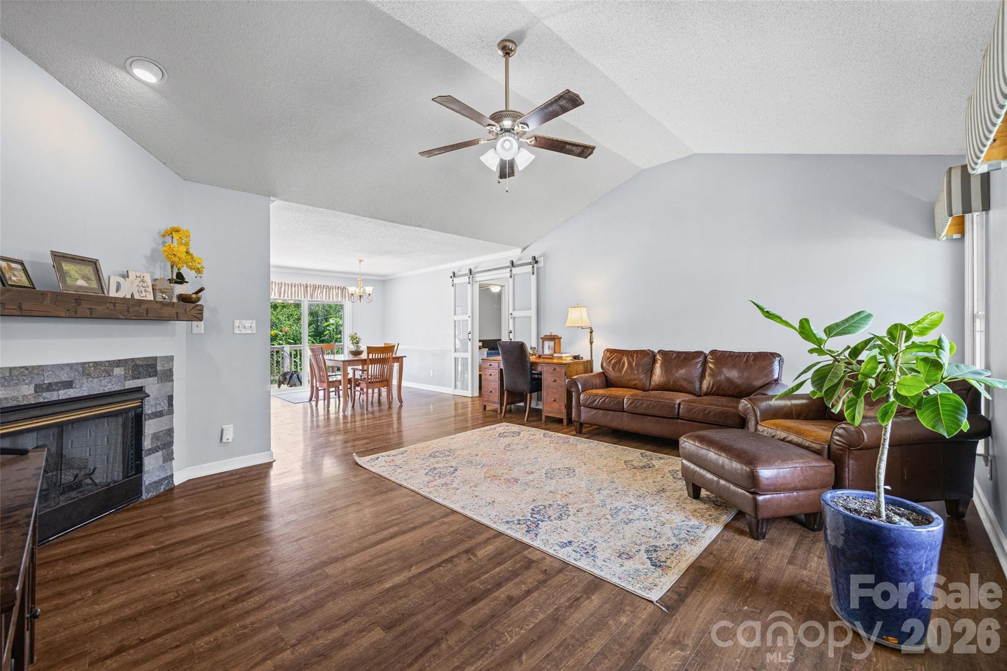 5240 Spring Glen