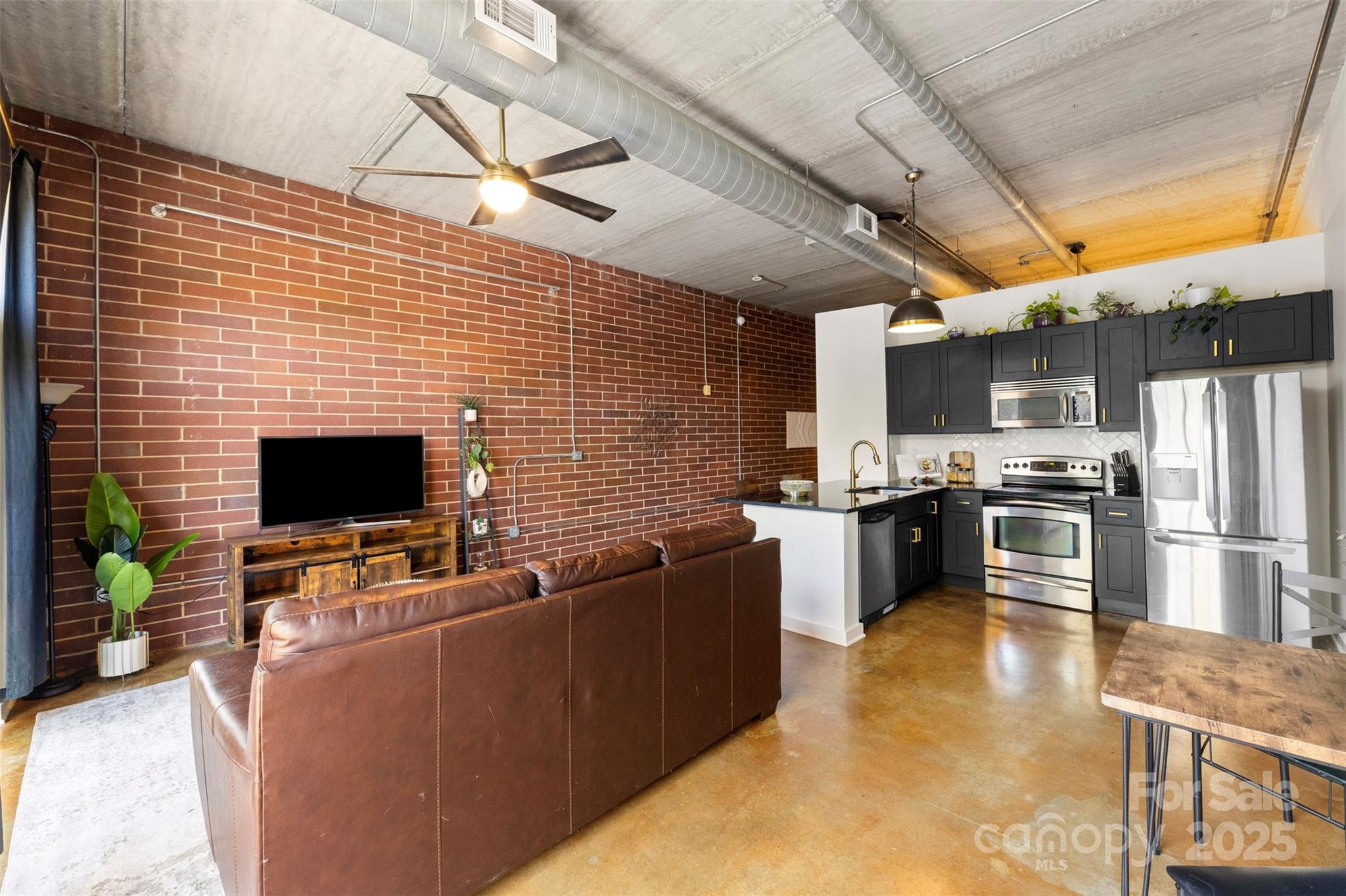626 N Graham Street 205