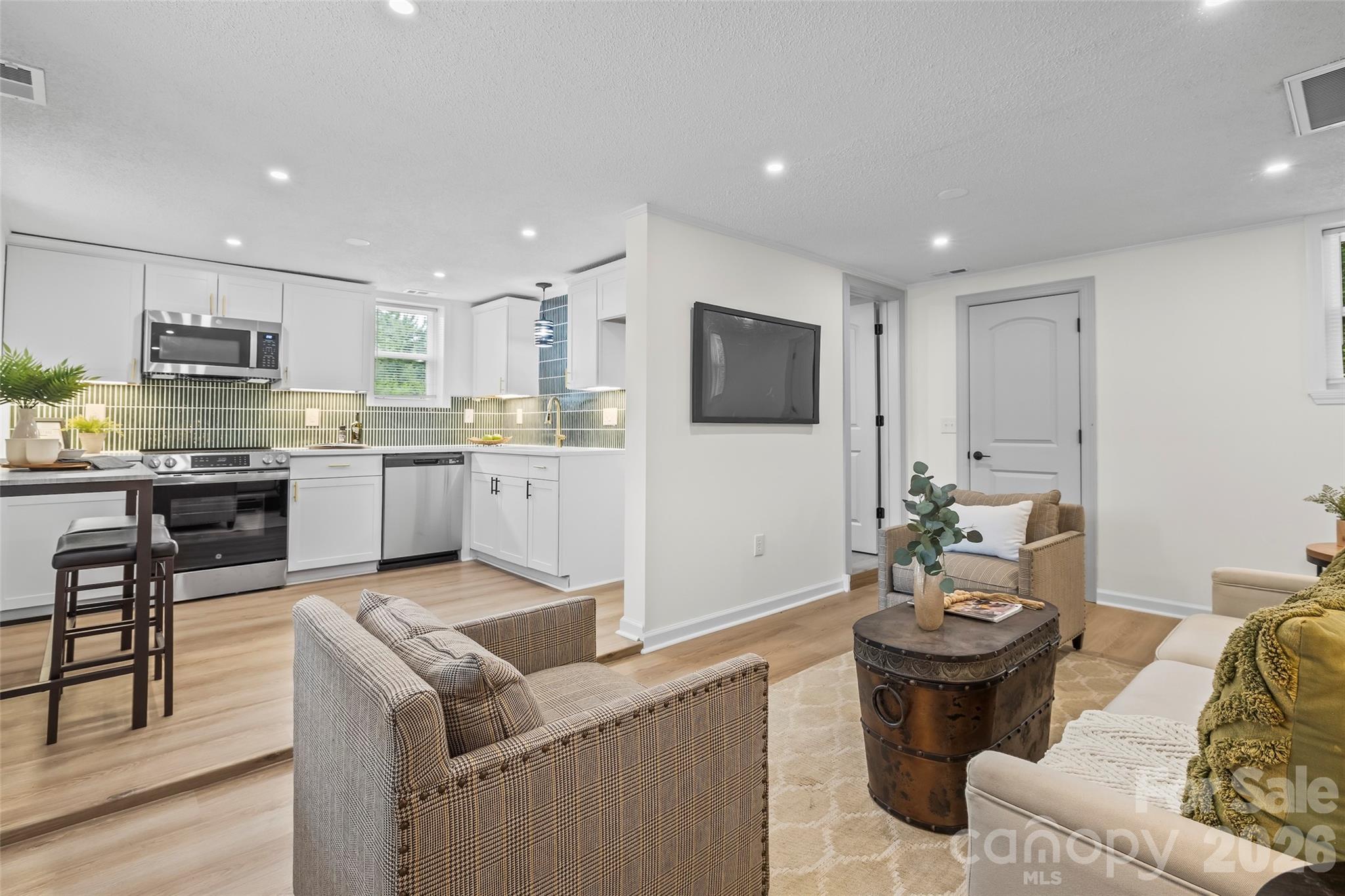 655 Lakeview Road