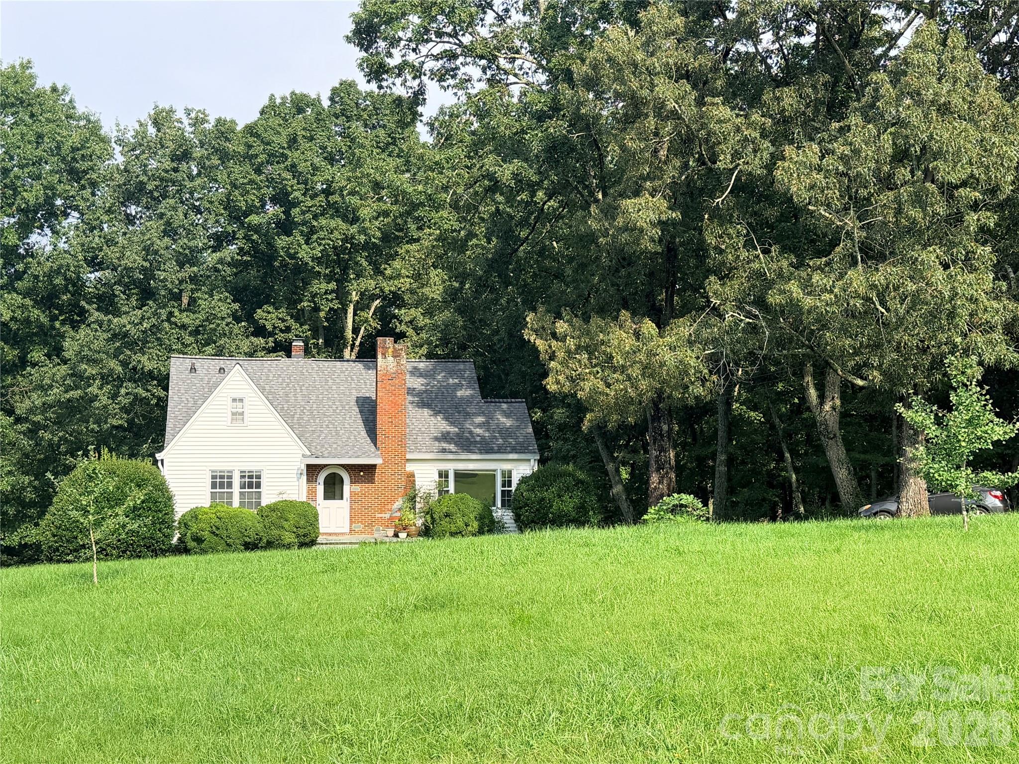 3732 Hickory Highway