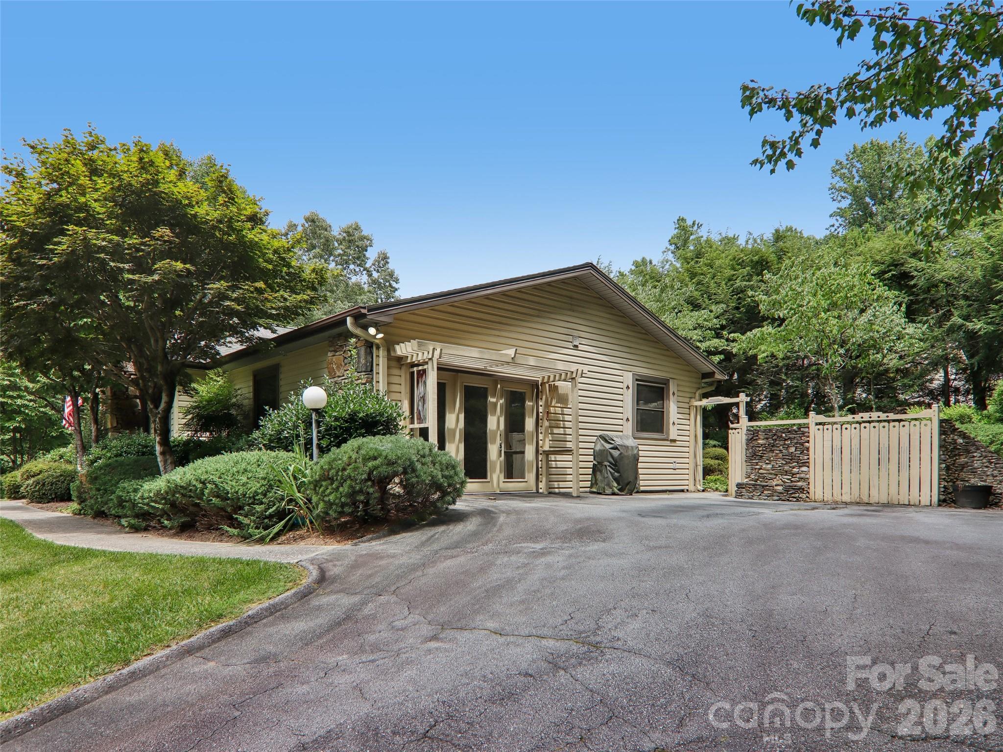 1 Bridle Path Court