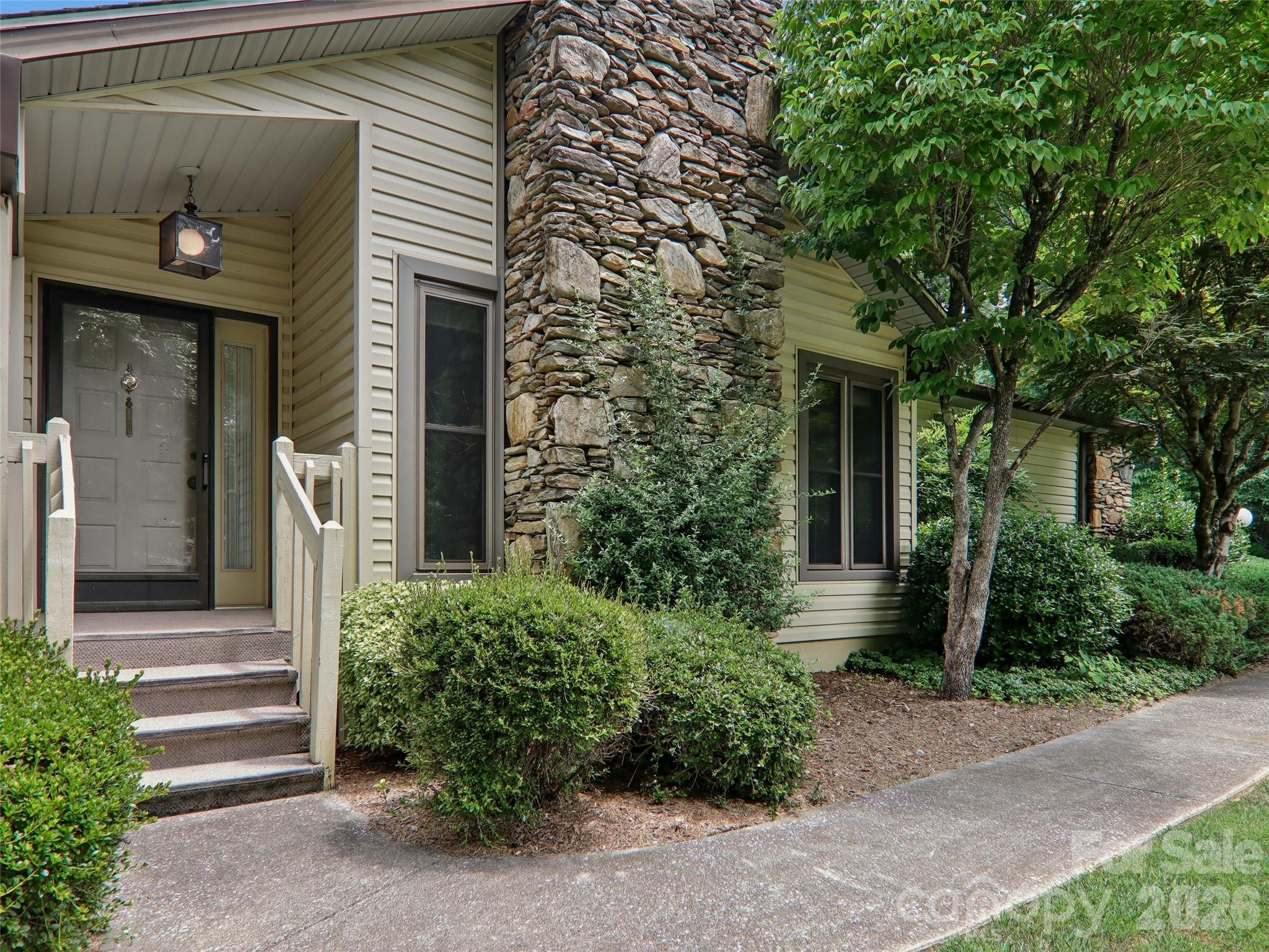 1 Bridle Path Court
