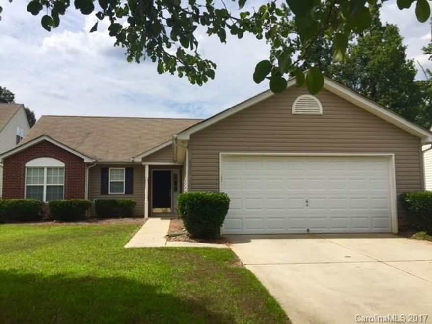 Ranch style home featuring 3 bedrooms & 2 baths on a cul-de-sac. This open floor plan shows off the vaulted ceilings. Updated carpet, fixtures, and lighting. The eat-in kitchen offers newer appliances. Split floor plan, master suite with vaulted ceiling, walk-in closet, dual vanity, separate shower and garden tub. The living room features a gas log fireplace. 2 car garage, Nice spacious backyard perfect entertaining. Wonderful neighborhood amenities with pool and playgrounds. Minutes to 485.