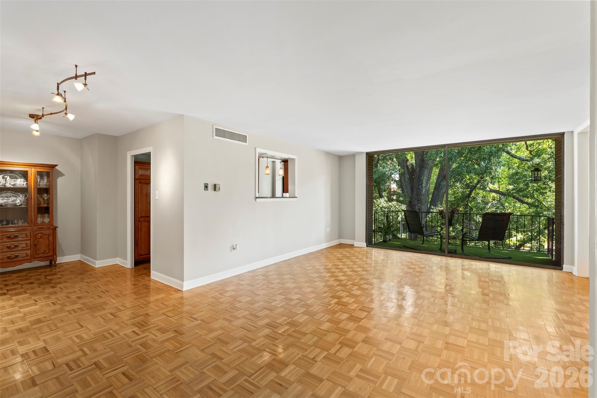 Queens Towers - Residential