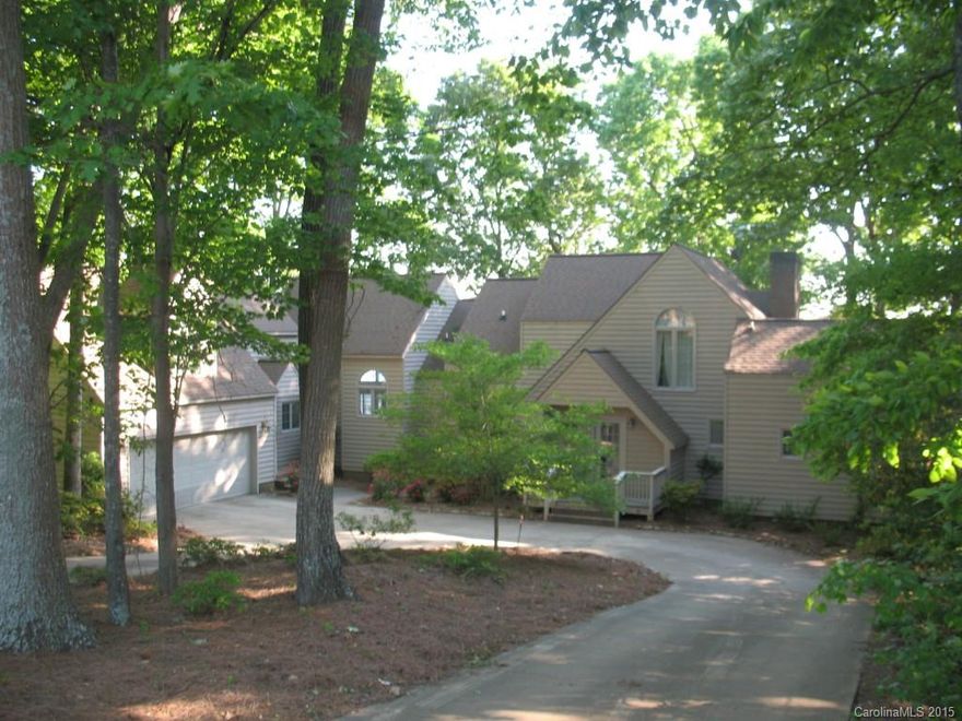 This has got to be one of the all time great waterfront rental homes -- its like living in a resort!!   Big time waterfront amenities and views from the house feauturing two master bedrooms, two large living areas, nicely upgraded kitchen, oversized screen porch, and sun deck.   Venture outside to enjoy the park-like yard and expansive dock (with sitting area and boat lift) providing incredible vistas of Lake Norman!!   Yard service & garbage pick up included!  Tremendous WF value in great area!