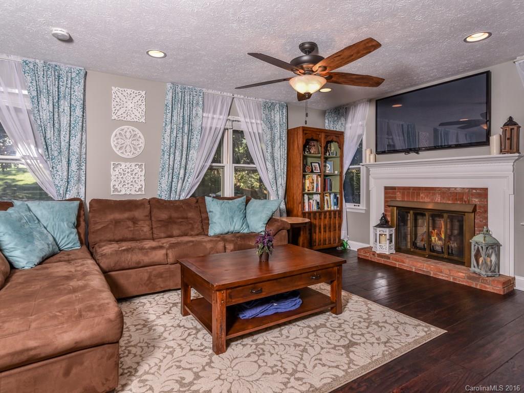 English Hills - Residential