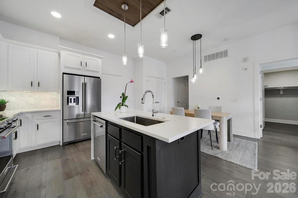 2401 Euclid Avenue 301