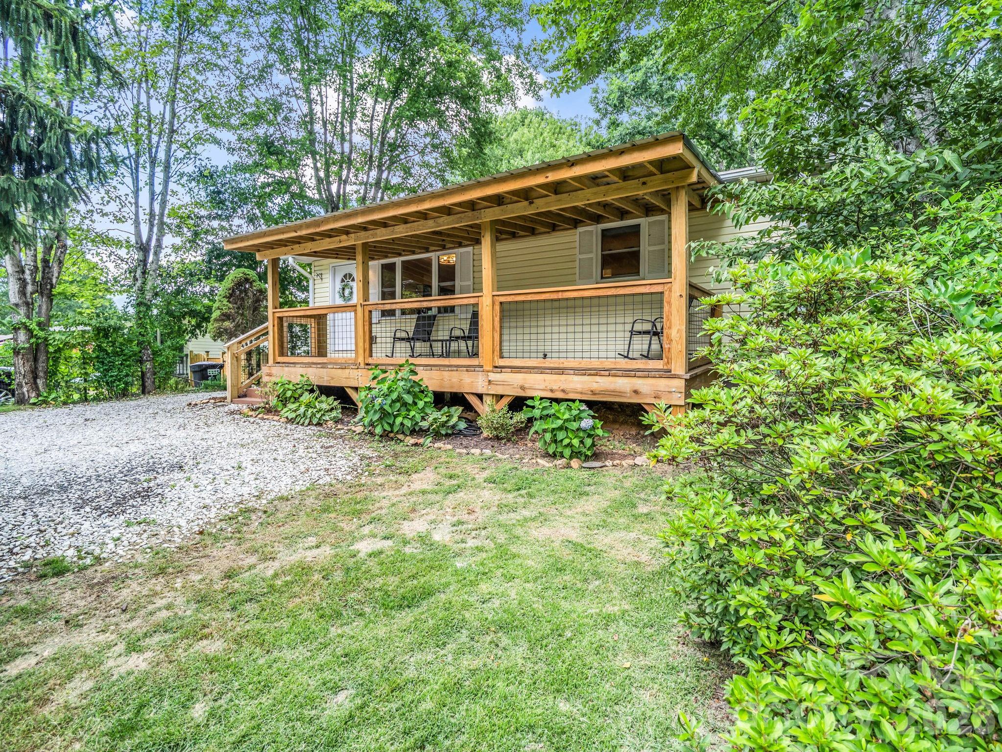 407 Hiawassee Avenue