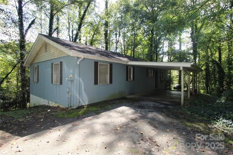 2714 Indian Trail Lenoir NC 28645