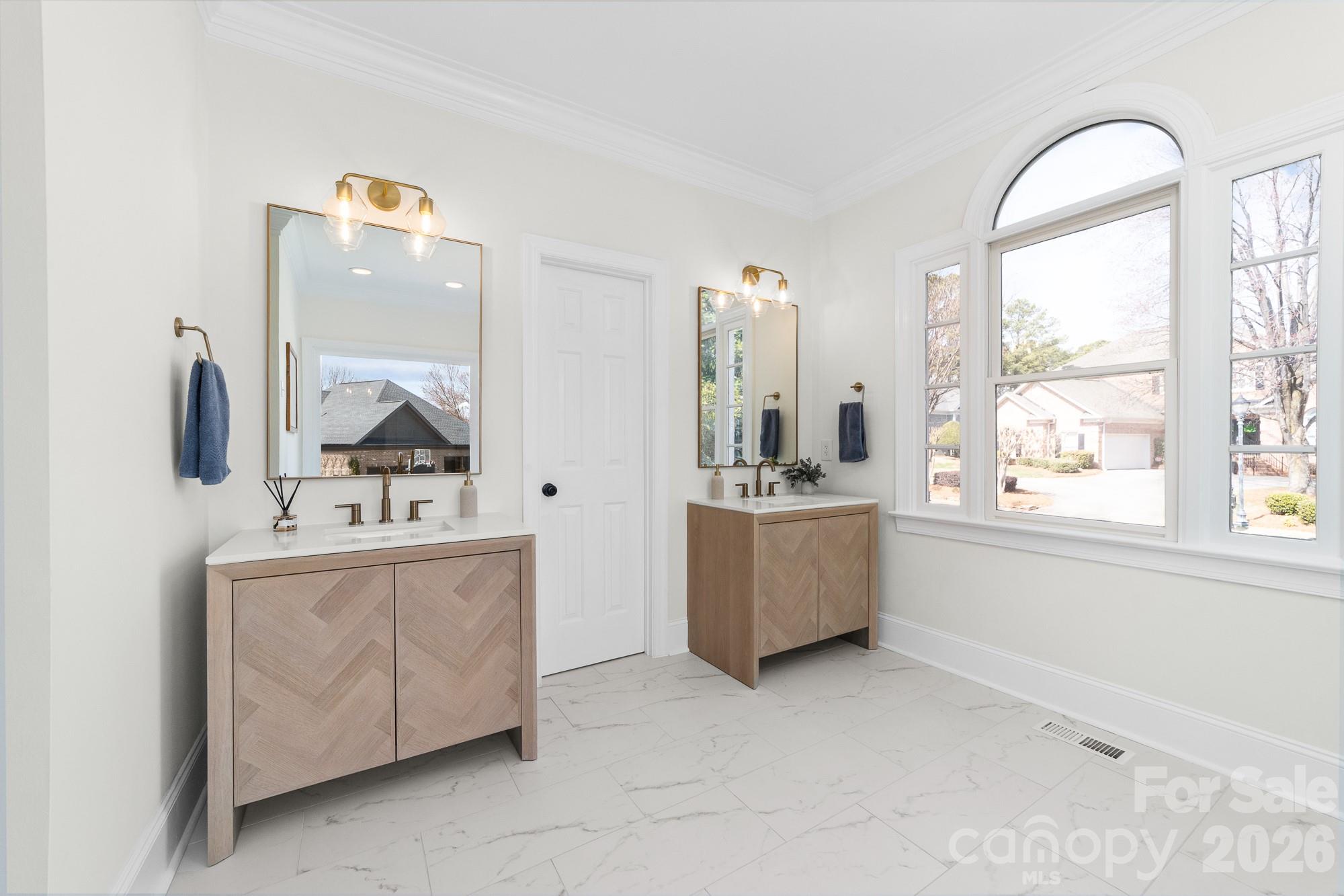 The Peninsula - Residential