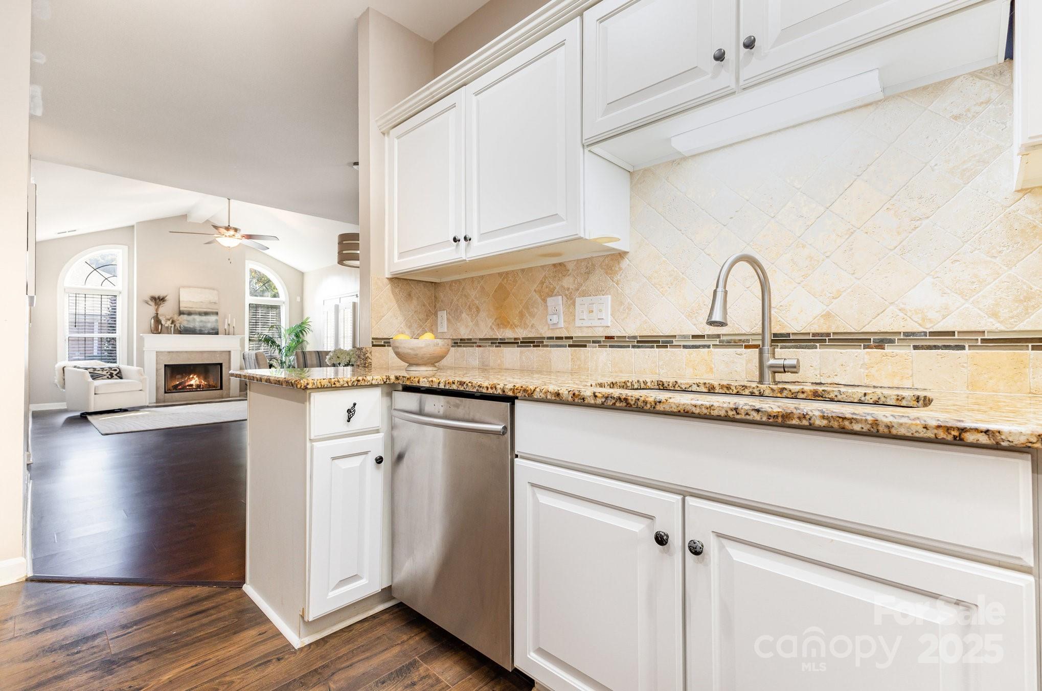 8572 Highland Glen Drive