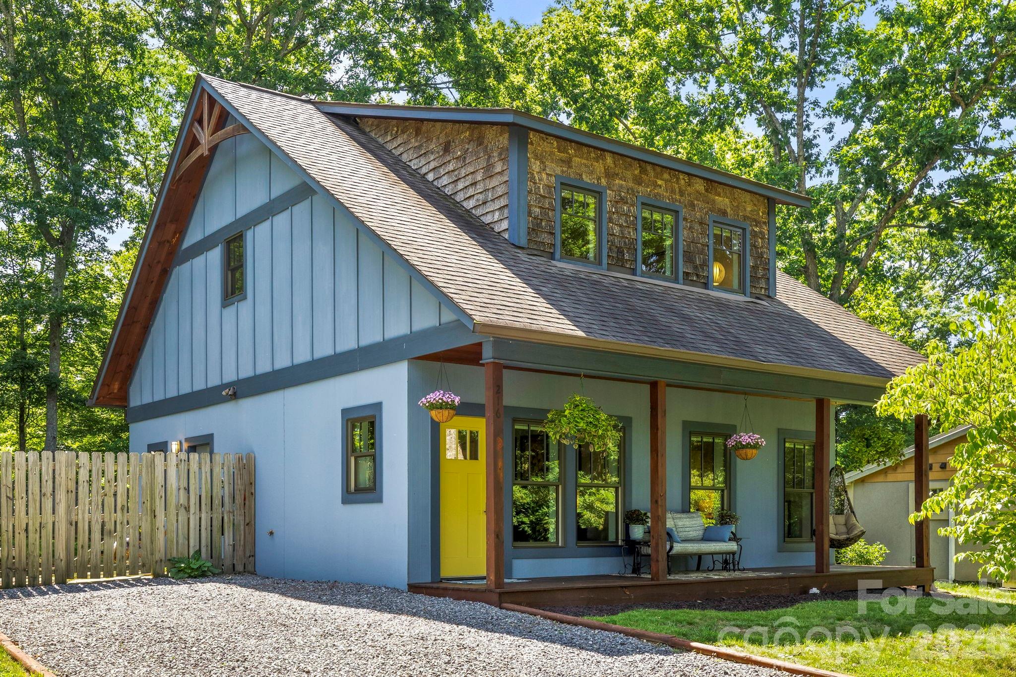 216 Hiawassee Avenue