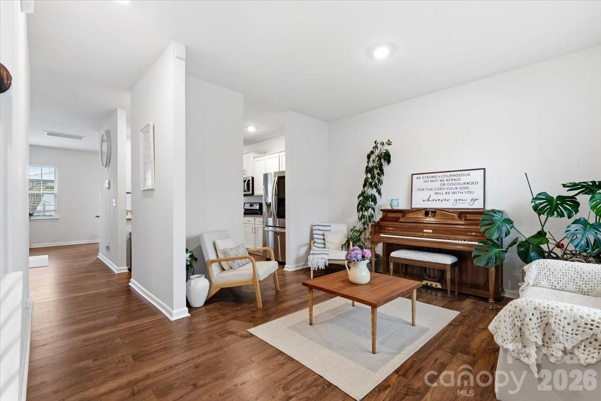 8022 Rowling Drive