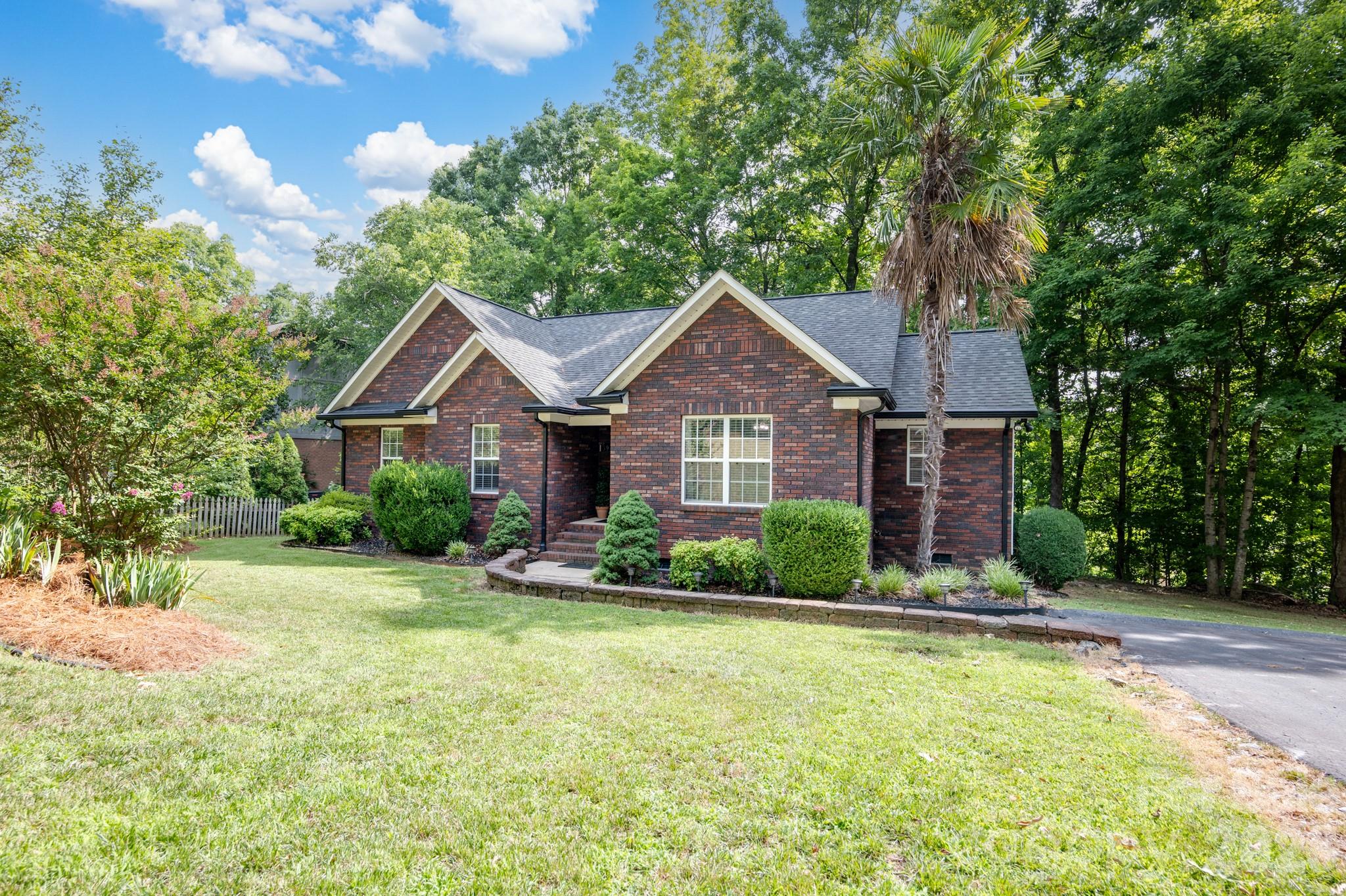 398 Knoll Court SE