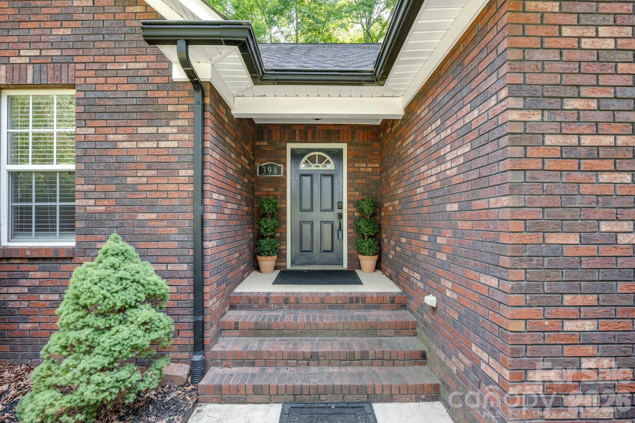 398 Knoll Court SE