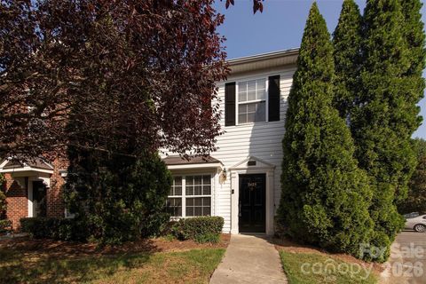 Photo of 2425 Ryerson Court, Charlotte, NC 28213 (MLS # 4335822)