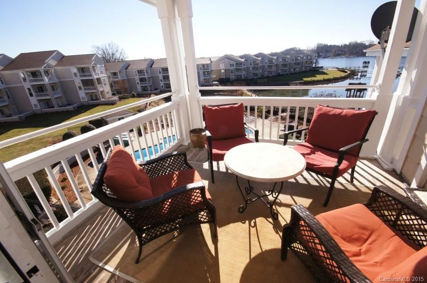 Penthouse suite, with vaulted ceilings, one of the largest 2 bedroom 2 bath condo's in Davidson Landing, directly overlooking the pool and lake. Renovated Kitchen with granite counter tops and much more...POSSIBLE BOATSLIP AVAILABLE!!!!