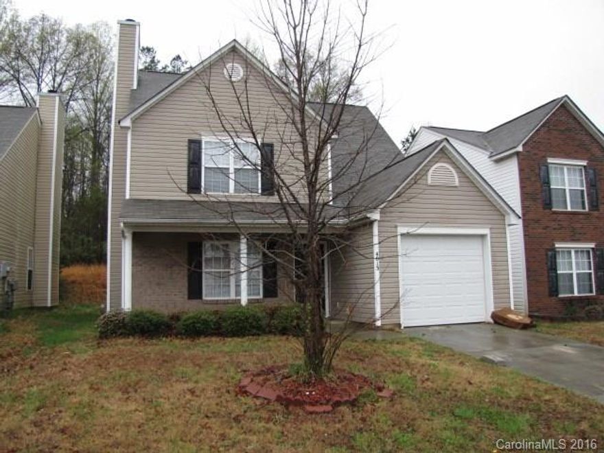 Bright and charming 2-story close to major roads and hwys, and uptown Charlotte! Features incl wood laminate flooring throughout and vaulted ceilings in bedrooms. FR accented with lovely fireplace and flows to breakfast area with single-door access to rear patio. Kitchen is equipped with breakfast bar, vinyl flooring and white appliances. Bedrooms are housed upstairs, including master suite with deluxe bath featuring extended vanity, soaking tub and walk-in shower. Sorry, no pets, please.