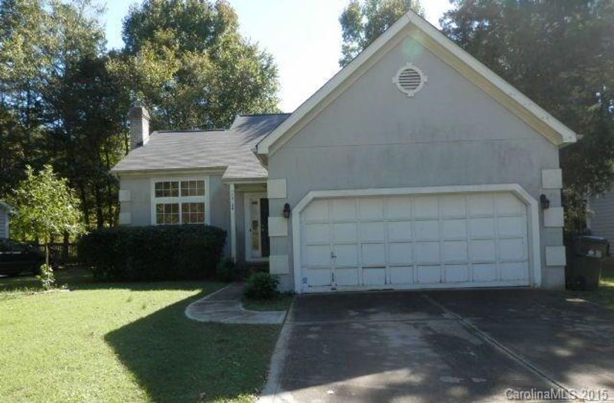 Soaring ceilings in two story Great Room. Spacious Master Suite on main with luxurious bath with separate garden tub and shower. Needs a little love but a great opportunity! Lots of natural light. FHA Insurable with $4400 repair escrow. Neither the seller nor its assigns makes any warranties in regards to the existence of mold, radon or lead based paint or the harmful effects thereof. Sealed bid period thru 11/2/2015. Opens to investors 11/8/2015. Seller will make no repairs Case#381-763151