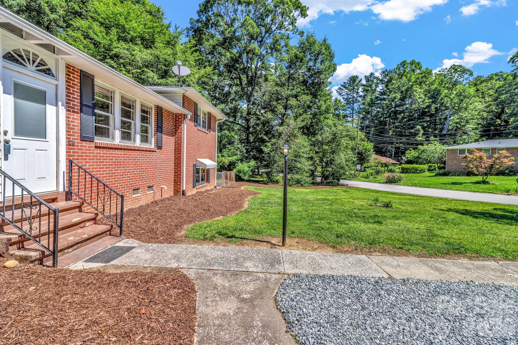 907 W Blue Ridge Road