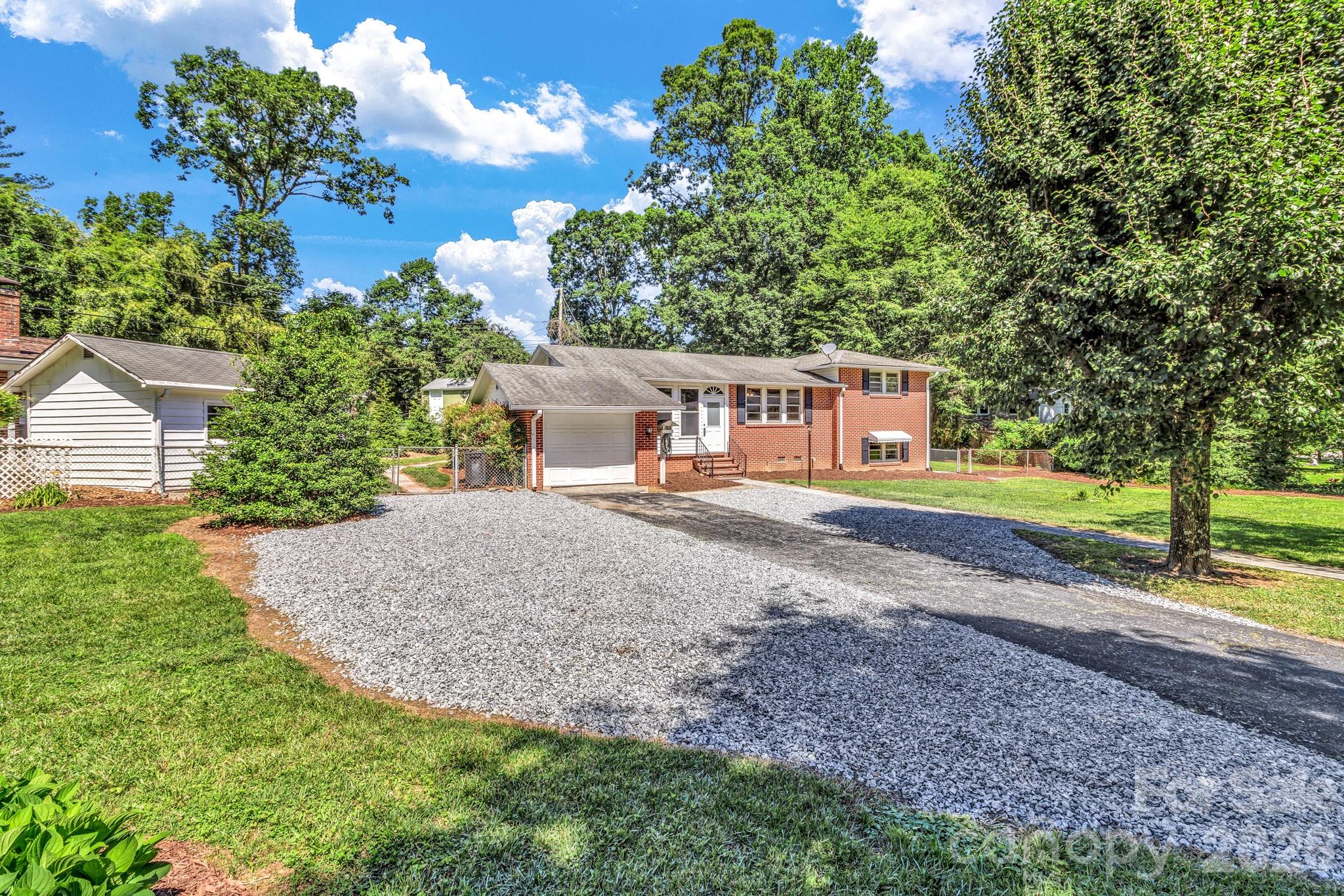 907 W Blue Ridge Road